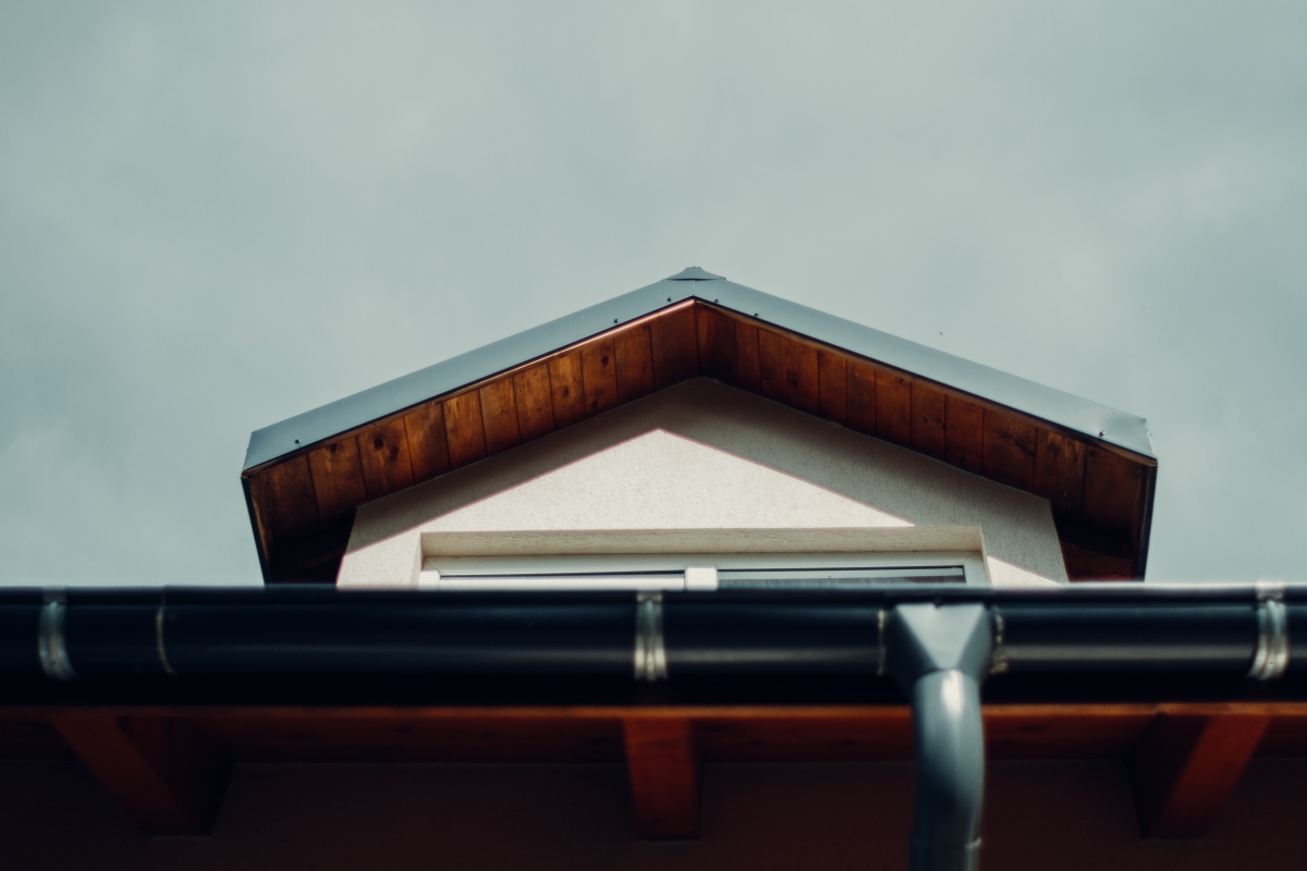 Warnings That It's Time To Clean Your Gutters